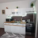 юлия делукс Ii Apartment *