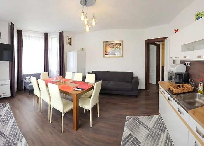 юлия делукс Ii Apartment *